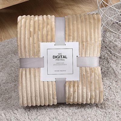 Una lujosa manta de yoga de terciopelo de coral para una práctica relajante y pacífica