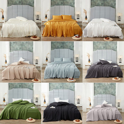 Cuatro piezas de ropa de cama de bambú liso teñido y desechable con impresión de color sólido