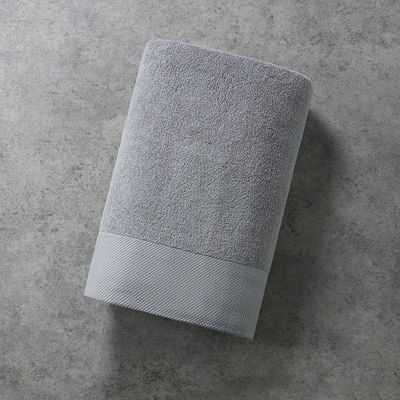 Super absorbente personalizado grueso y suave conjunto de toallas de baño de tela de poliéster / algodón