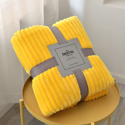 Popular Super Suave Color Sólido 100 Poliéster Rayada Lanzar manta para el diseño moderno