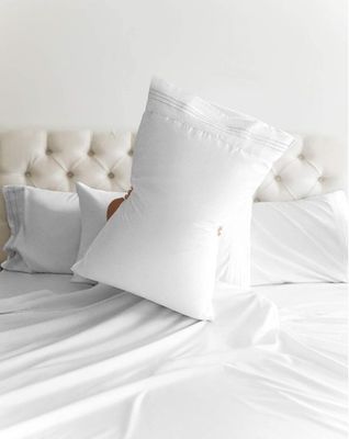 Imagen muestra una cama de bambú sostenible para una experiencia de sueño sedosa y cómoda