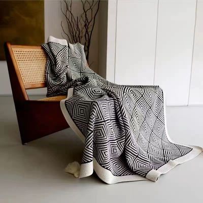 2024 Luz en blanco y negro lujoso anti polvo manta de siesta para muebles blandos