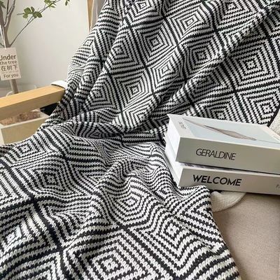 2024 Luz en blanco y negro lujoso anti polvo manta de siesta para muebles blandos