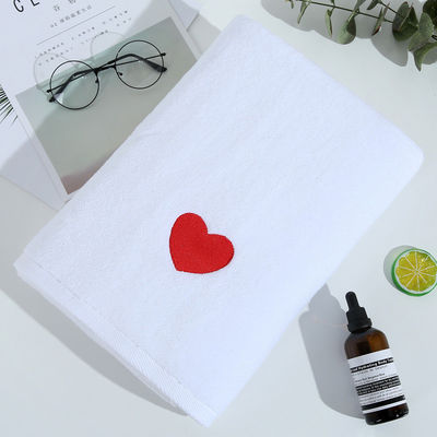 Toalla de baño blanca suave y gruesa hecha de algodón puro con diseño de bordado personalizado