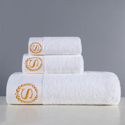 Logotipo personalizado Hotel de cinco estrellas Toallas de casa de huéspedes blancas en materialización de algodón puro