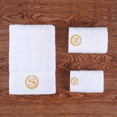 Logotipo personalizado Hotel de cinco estrellas Toallas de casa de huéspedes blancas en materialización de algodón puro