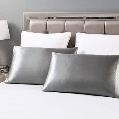 Compra a granel Casas de almohada de seda de morera súper suave con patrón de carácter encantador