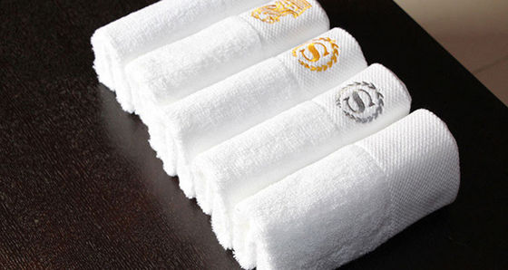 Regalo de salón de belleza de color simple Toalla de baño de algodón puro suave y absorbente para adultos