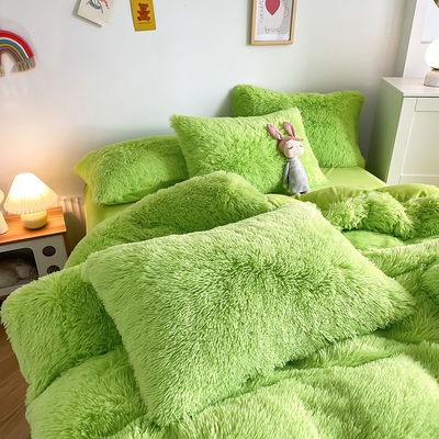 Las mantas de cama de peluche de terciopelo y terciopelo de peluche se encuentran en diseños de lujo personalizados de varios colores.