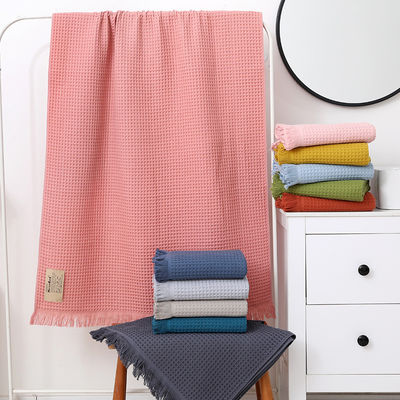 Hotel suave toalla de baño de color Tassel 90 * 180 con antimicrobiano y algodón