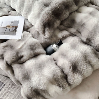 Lujo y calidez con un conjunto de ropa de cama de lana de veludo de leche sostenible