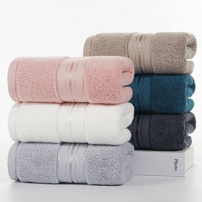 Toallas de algodón suaves y de peluche para una experiencia de baño lujosa