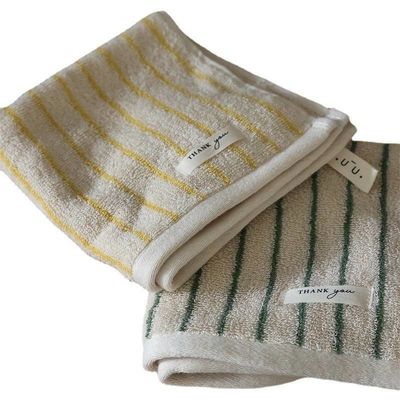 Agregue un toque de estilo a su baño con el conjunto de toallas de algodón de colores variados