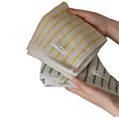 Agregue un toque de estilo a su baño con el conjunto de toallas de algodón de colores variados