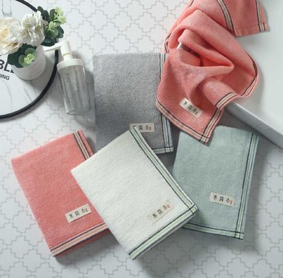 Toalla de fibra de bambú suave absorvente belleza en toalla con caja de regalo estilo popular y más