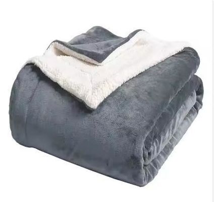 Luxo y comodidad con nuestra manta Sherpa de flanel gris moderna para todas las estaciones