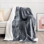 Luxo y comodidad con nuestra manta Sherpa de flanel gris moderna para todas las estaciones