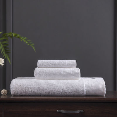 Toalla de baño de algodón blanco de alta calidad perfecta para hoteles de cinco estrellas y salones de belleza