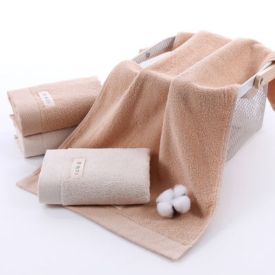 Set de toallas de baño de algodón con logotipo bordado suave y absorbente tamaño personalizado 34 * 74 cm