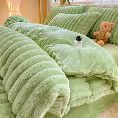 Aumente su juego de ropa de cama con el juego de cubierta de edredón de peluche de conejo caliente.