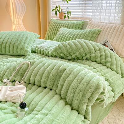 Aumente su juego de ropa de cama con el juego de cubierta de edredón de peluche de conejo caliente.