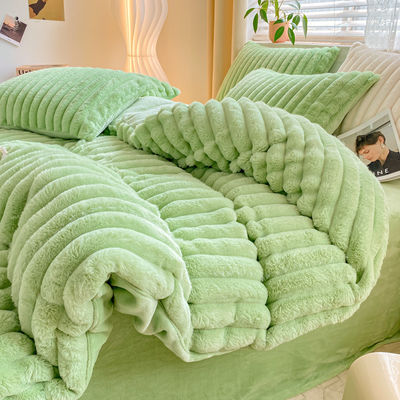Aumente su juego de ropa de cama con el juego de cubierta de edredón de peluche de conejo caliente.