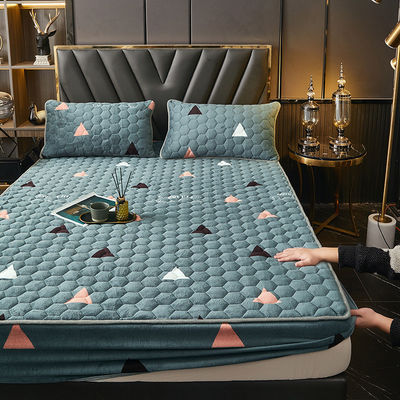 Setificación de ropa de cama de lujo caliente 3 piezas de leche de terciopelo con color personalizado