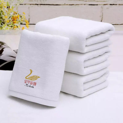 Lujo 100% de algodón blanco baño Toallita para la mano y la cara con logotipo bordado a medida 70 * 140cm