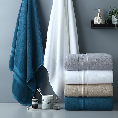 Conjunto de toallas de hotel de patrón de rayas engrosadas hechas de tejido de algodón puro para bañarse de lujo