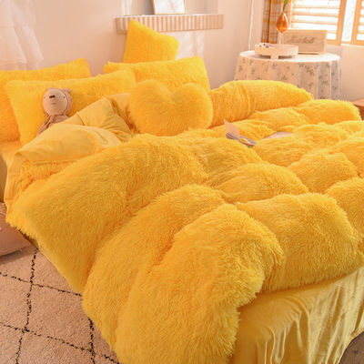 Experimenta el máximo confort con el logotipo personalizado Mink Velvet Cuatro piezas de cubierta de edredón