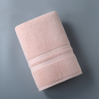 Conjunto de toallas de hotel de patrón de rayas engrosadas hechas de tejido de algodón puro para bañarse de lujo