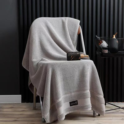 Set de toallas de hotel de lujo de algodón puro con patrón de rayas gruesas y diseño jacquard