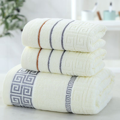 Toalla de baño de algodón esencial con fuerte absorción de agua y logotipo personalizado