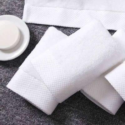 Experimenta lo mejor del spa del hogar y del hotel con nuestro conjunto de toallas de baño de algodón blanco