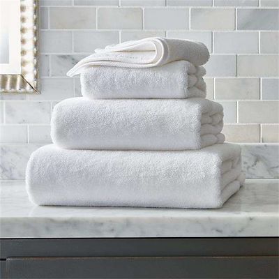 Experimenta lo mejor del spa del hogar y del hotel con nuestro conjunto de toallas de baño de algodón blanco