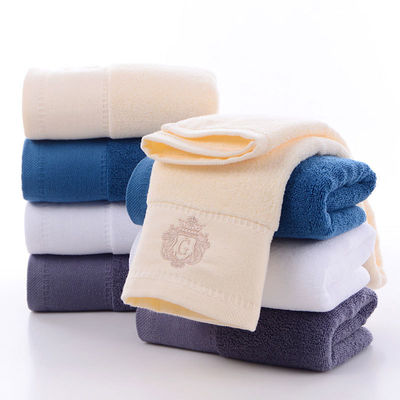 Embroidery de logotipo personalizado Toallas de algodón blanco Toallas de algodón puro suave y absorbente para hotel