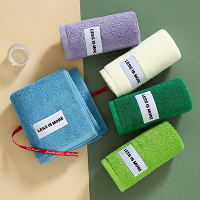 Toalla de mano fresca y simple hecha de algodón tejido suave perfecta para parejas de forma cuadrada