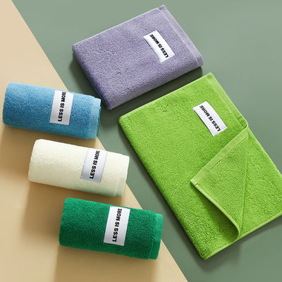 Toalla de mano fresca y simple hecha de algodón tejido suave perfecta para parejas de forma cuadrada