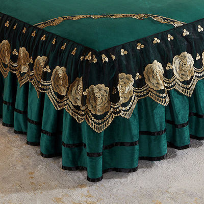 Etiqueta de bordado de lujo Comodidad de la colcha de la boda de cama Conjunto con relleno de algodón
