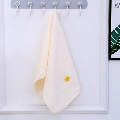 Tamaño personalizado bordado Logotipo Toalla de algodón para hombres Mujeres Toallas suaves espesas COLOR sólido