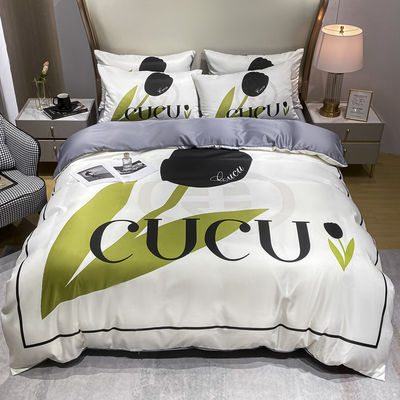 200TC Líneas de cama de lujo de toda la temporada de King Size Set de ropa de cama con diseño de nombre de moda