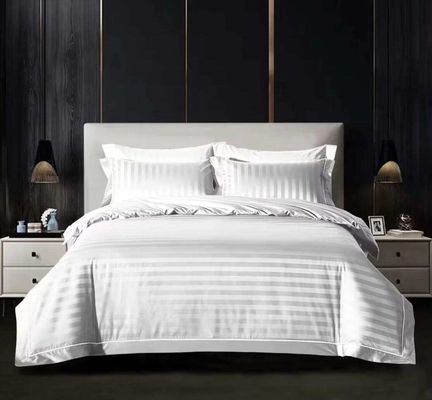 Diseños aleatorios colchas confortable cama de hotel ropa de cama con 40 cuenta de tejido de algodón