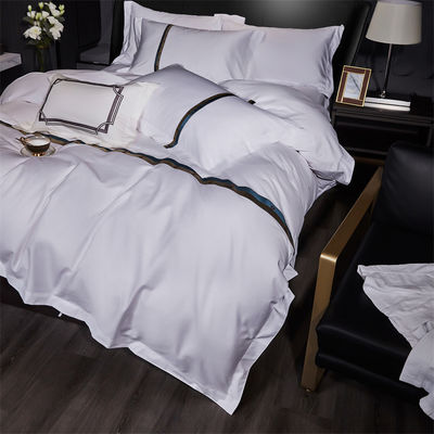 Casa personalizada 100% de algodón satinado Larga franja de los años 60 bordado blanco de aire acondicionado lujoso Set de cubierta de edredón