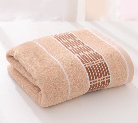Revoluciona tu experiencia de baño con nuestra toalla de baño de 70*140 cm en rayas de color sólido