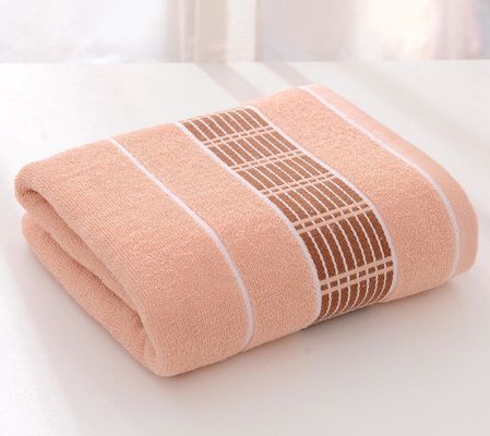 Revoluciona tu experiencia de baño con nuestra toalla de baño de 70*140 cm en rayas de color sólido