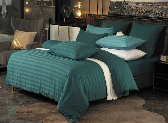 2 kg de peso 100% de poliéster de satén con estrías de patrón de ropa de cama para el hogar o el hotel personalizado