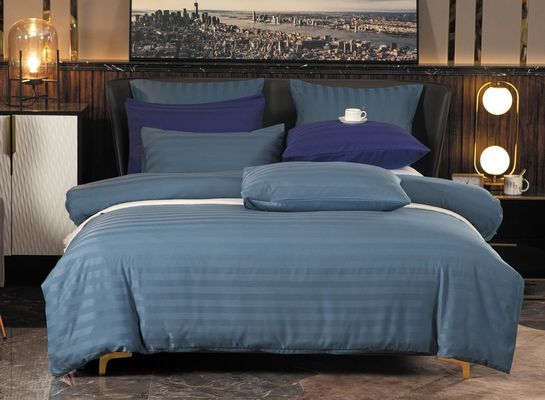 2 kg de peso 100% de poliéster de satén con estrías de patrón de ropa de cama para el hogar o el hotel personalizado