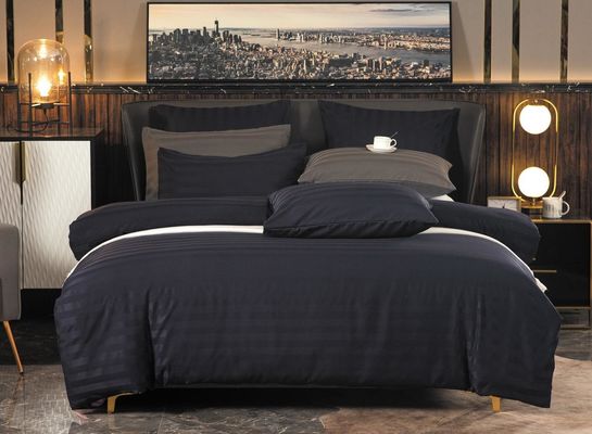 2 kg de peso 100% de poliéster de satén con estrías de patrón de ropa de cama para el hogar o el hotel personalizado
