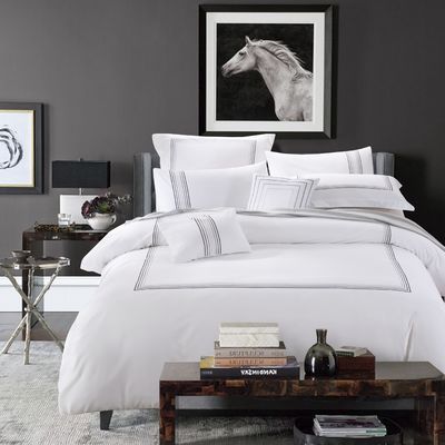 128x68 Densidad de tejido bordado Blanco Consolador Conjuntos de manta para ropa de cama de hotel