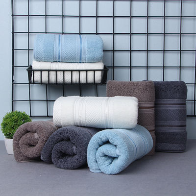 Rollo de toallas de algodón orgánico suave y lujoso para una experiencia de baño cómoda
